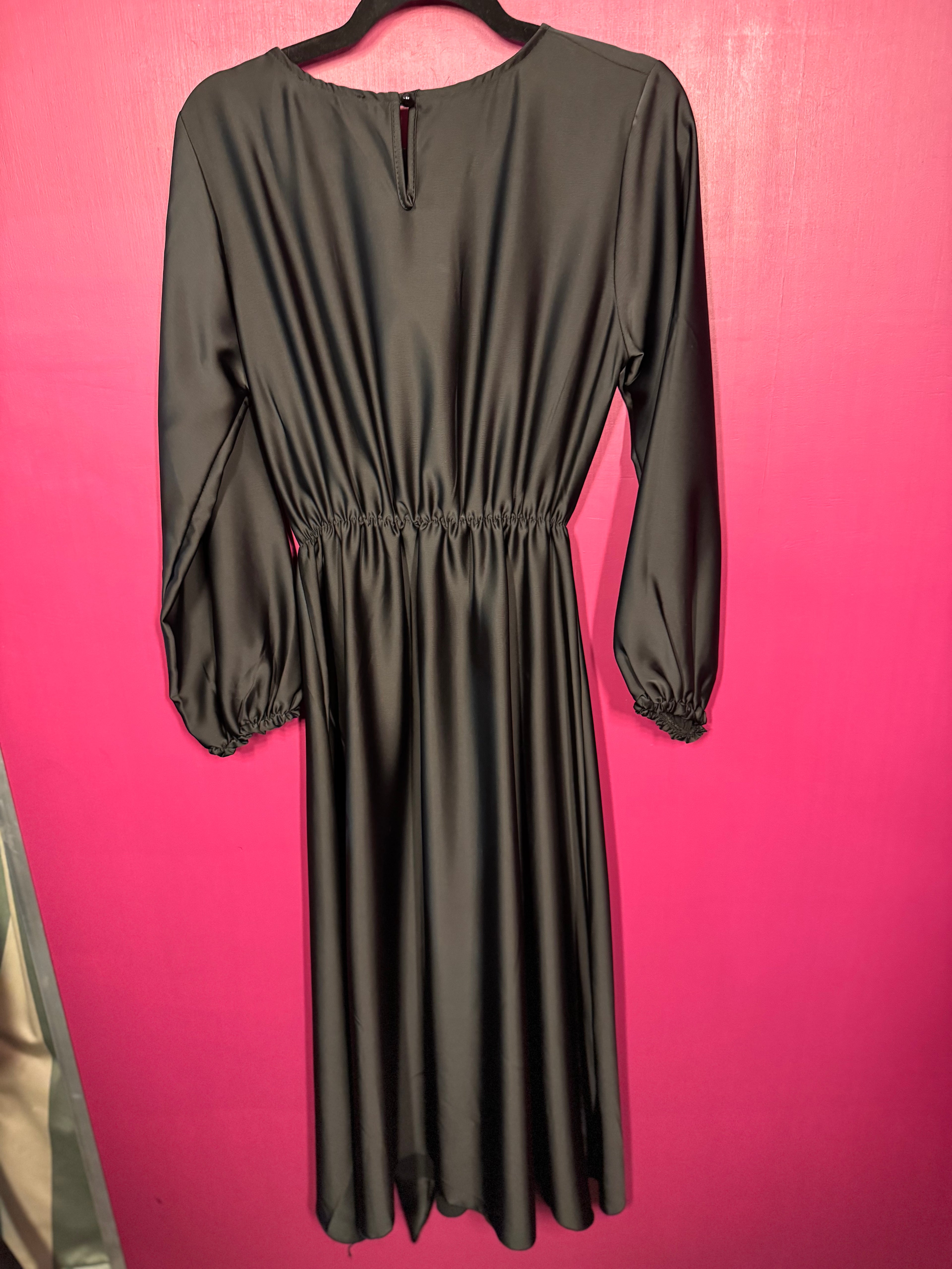 Robe satinée longue noire