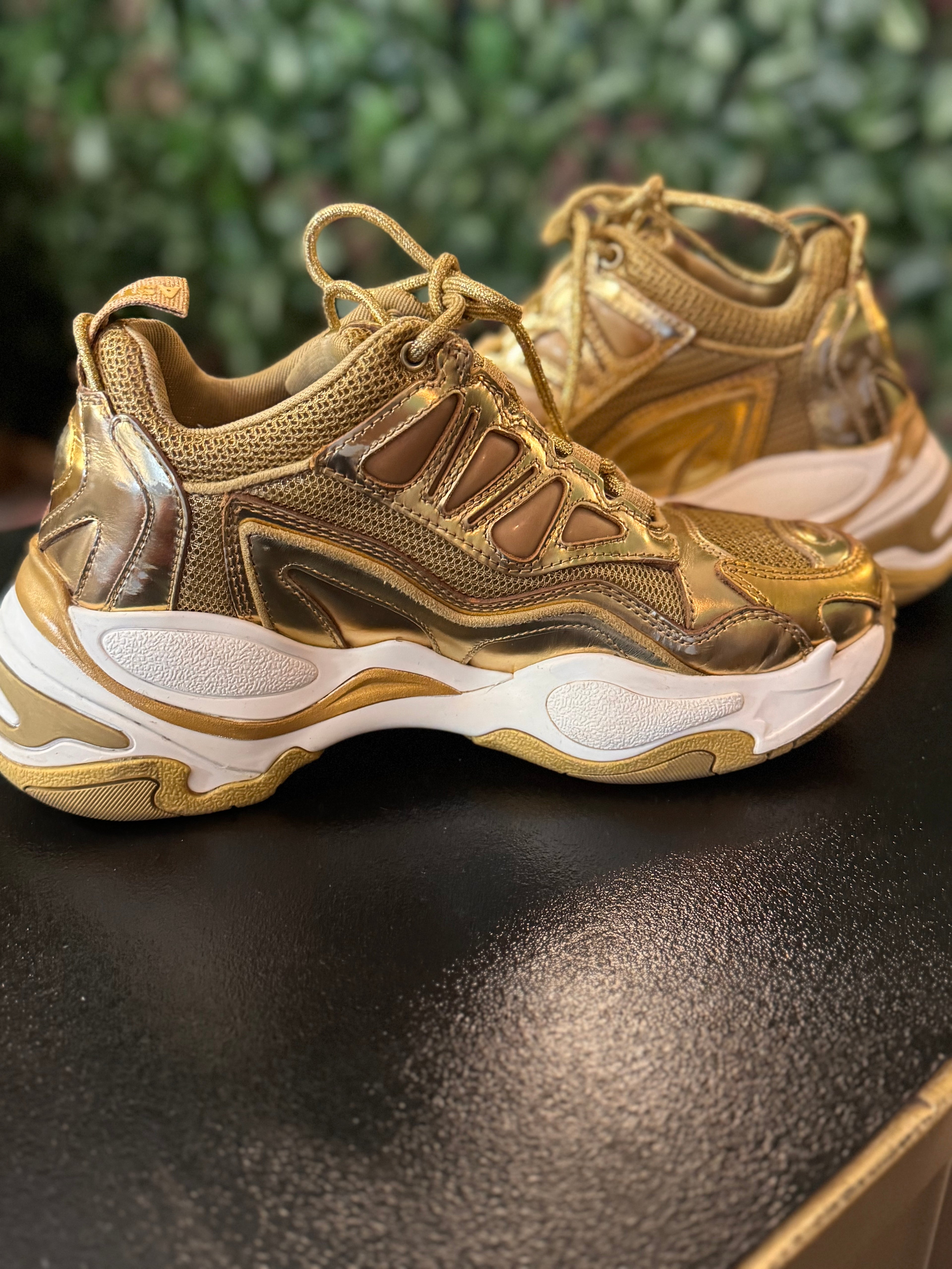Baskets dorées