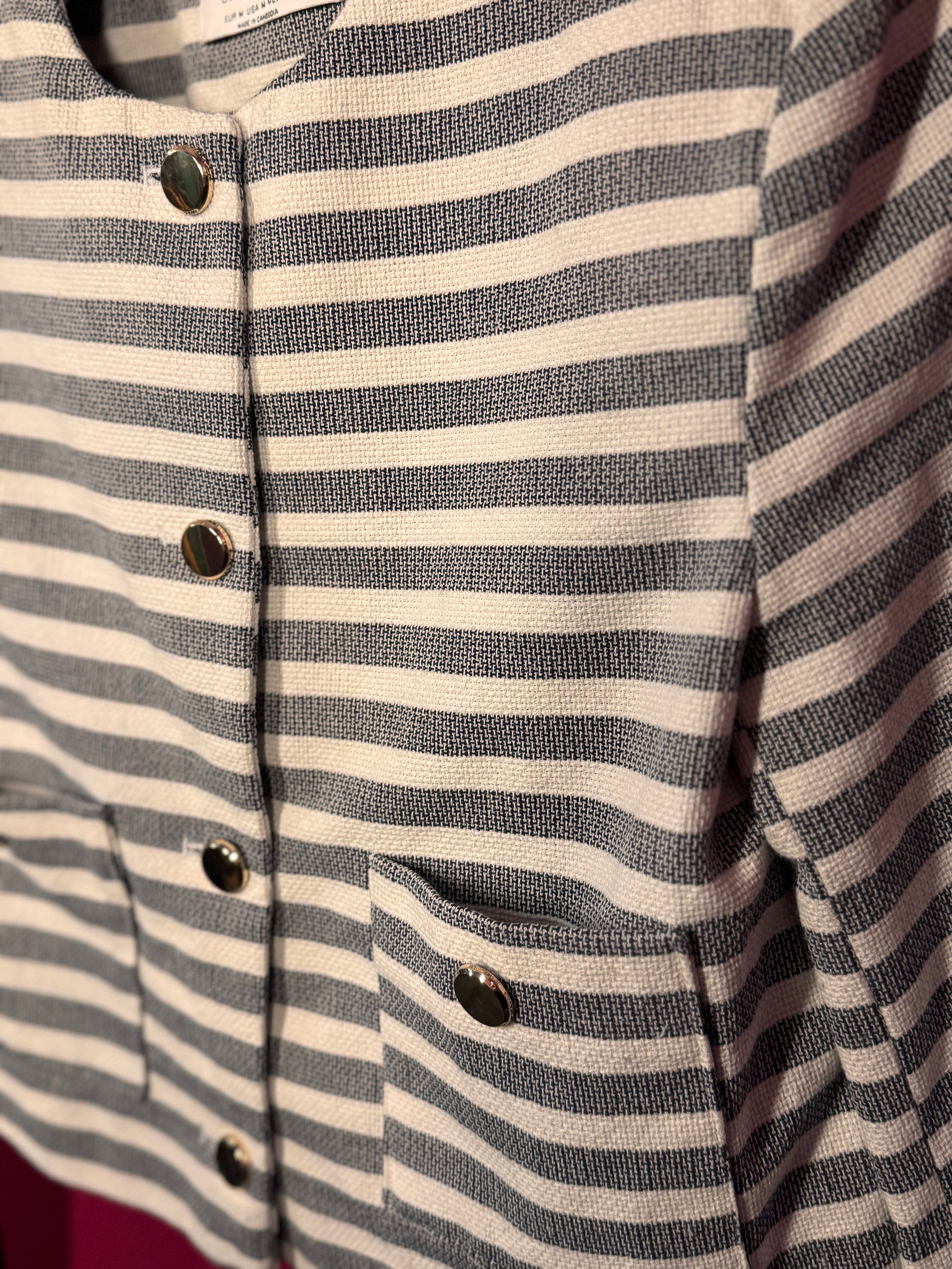 Veste gris / blanc à rayures