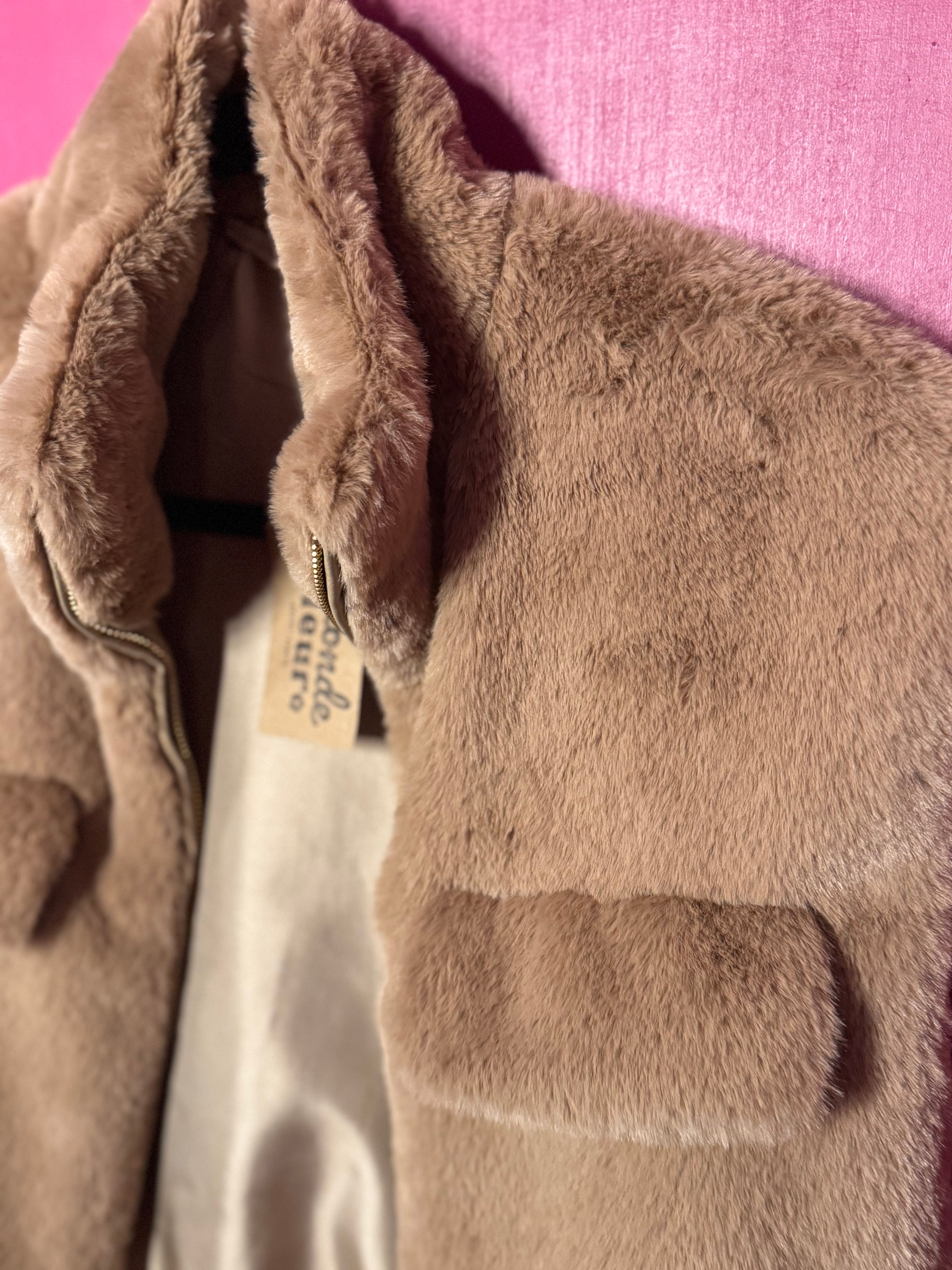 Gilet sans manches en fausse fourrure beige