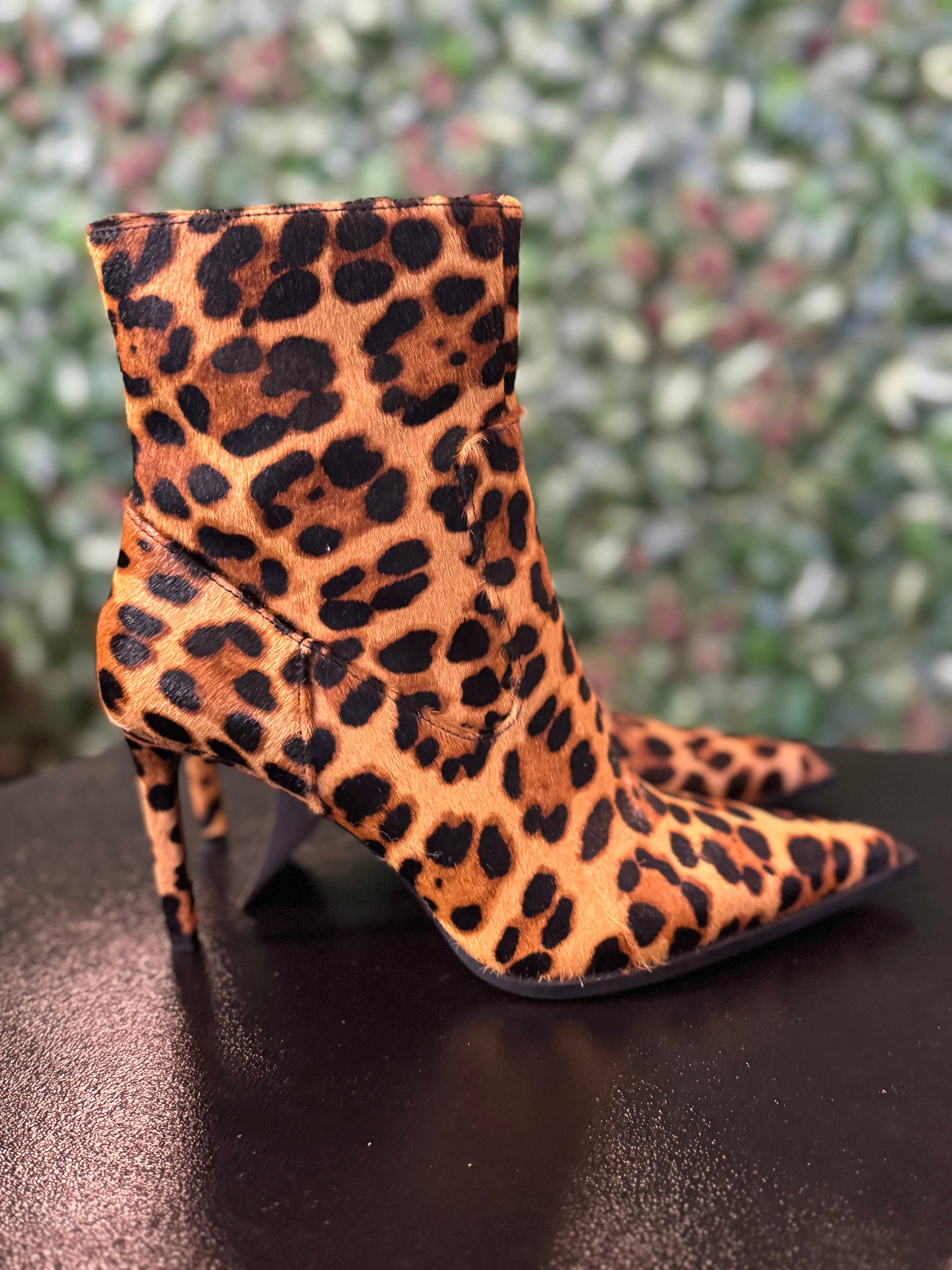 Bottines à talons aiguilles léopard
