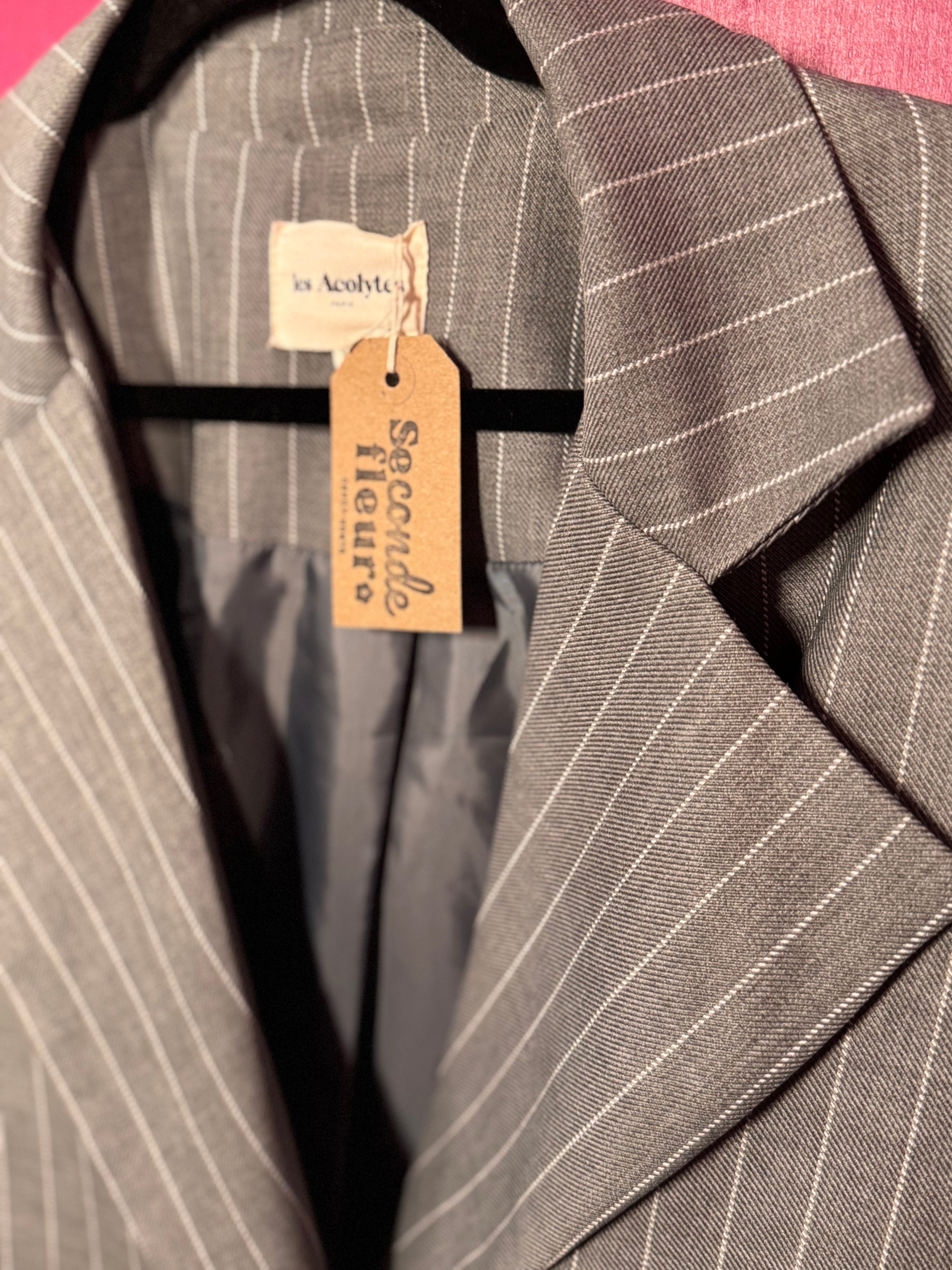 Blazer gris à rayures blanches