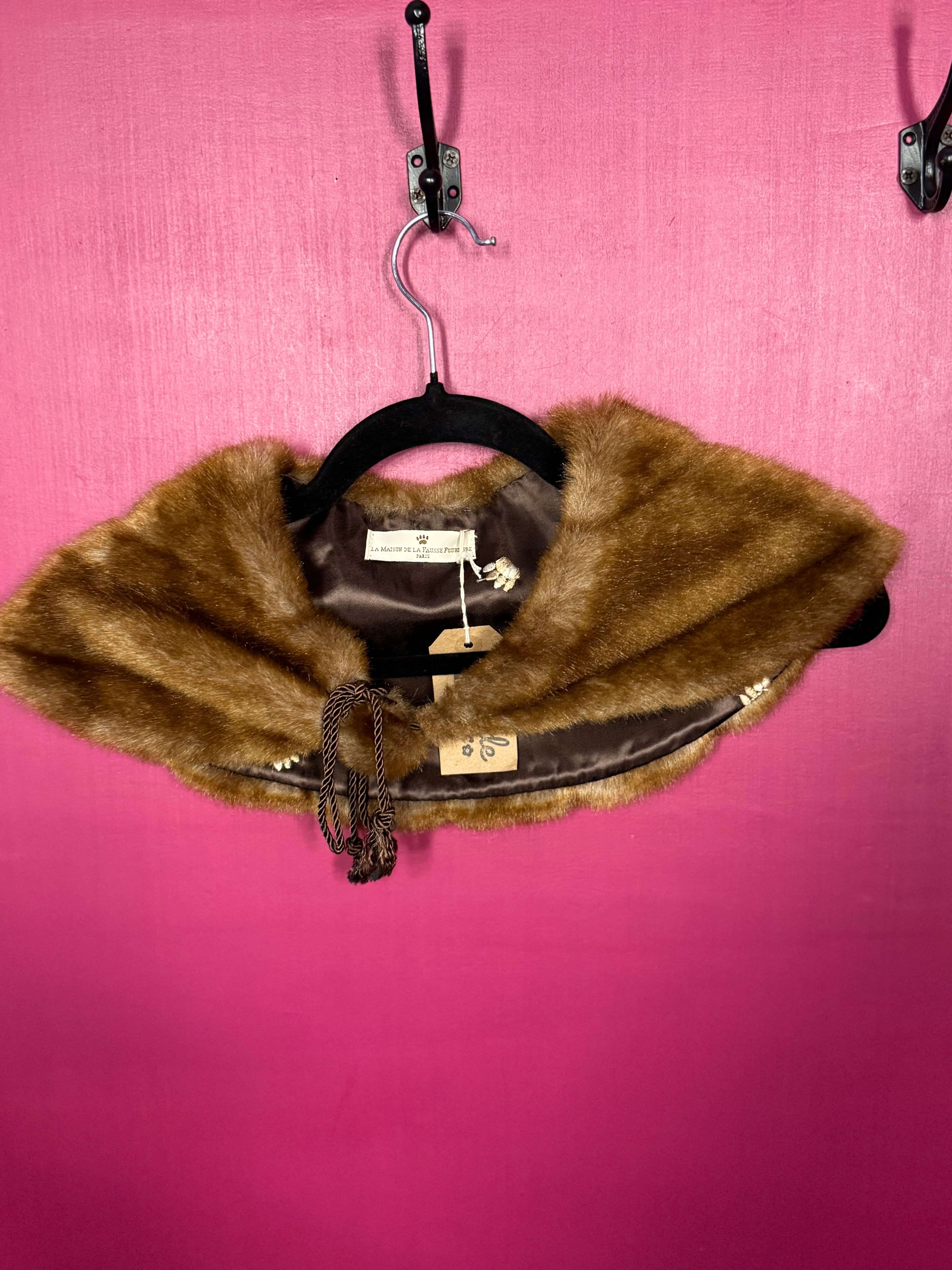 Col marron en fausse fourrure