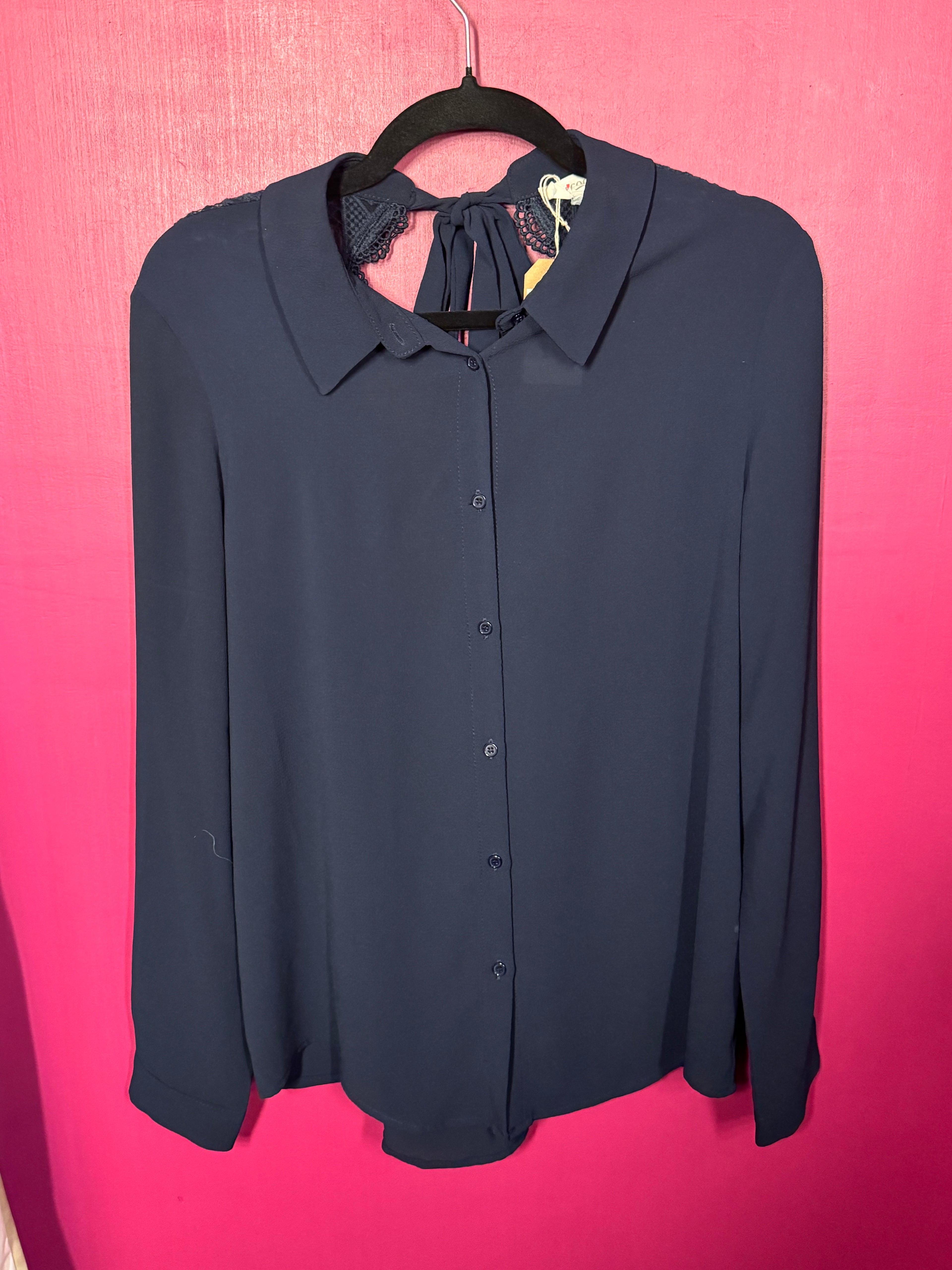 Chemise marine dentelle et noeud