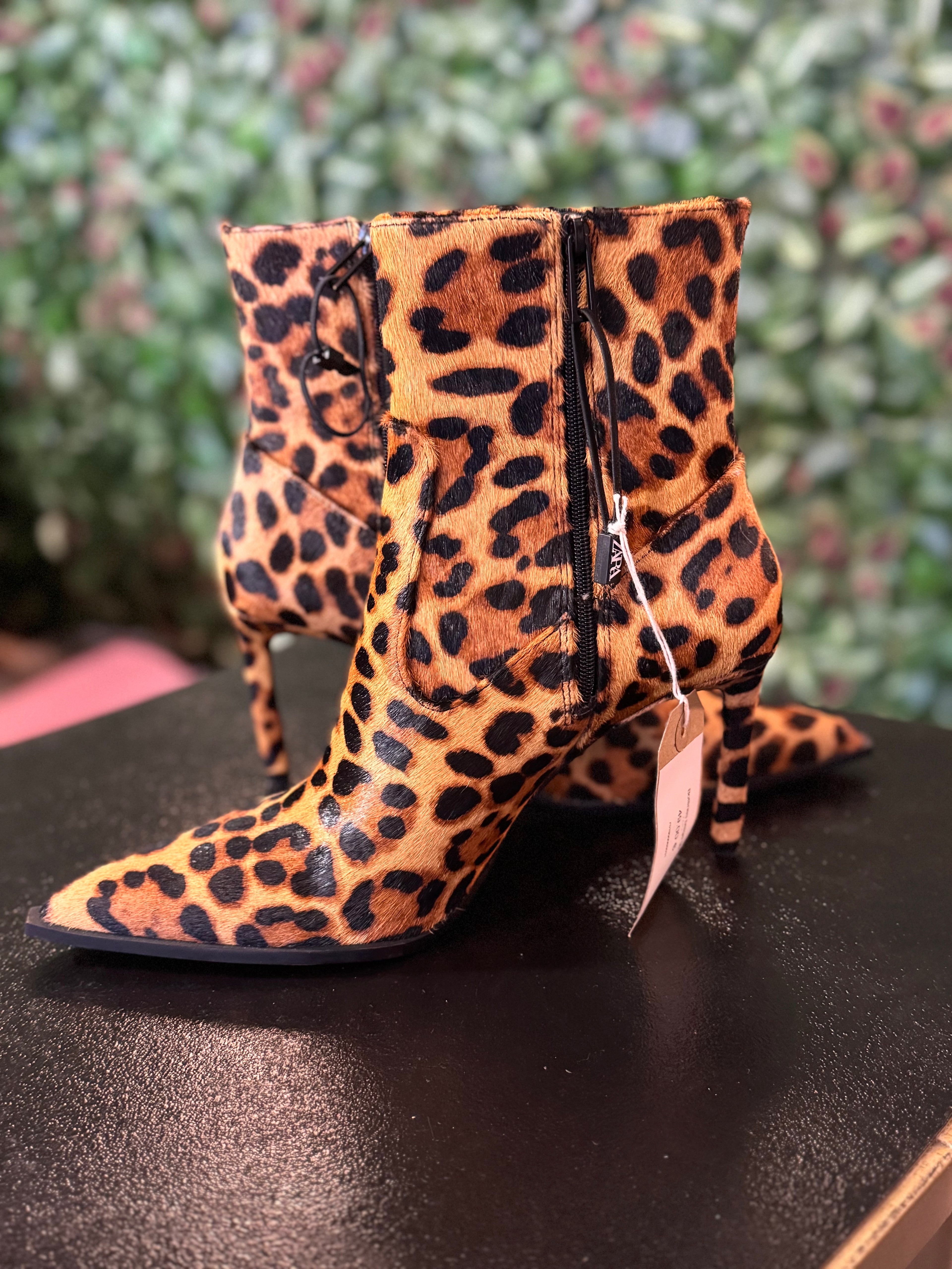 Bottines à talons aiguilles léopard