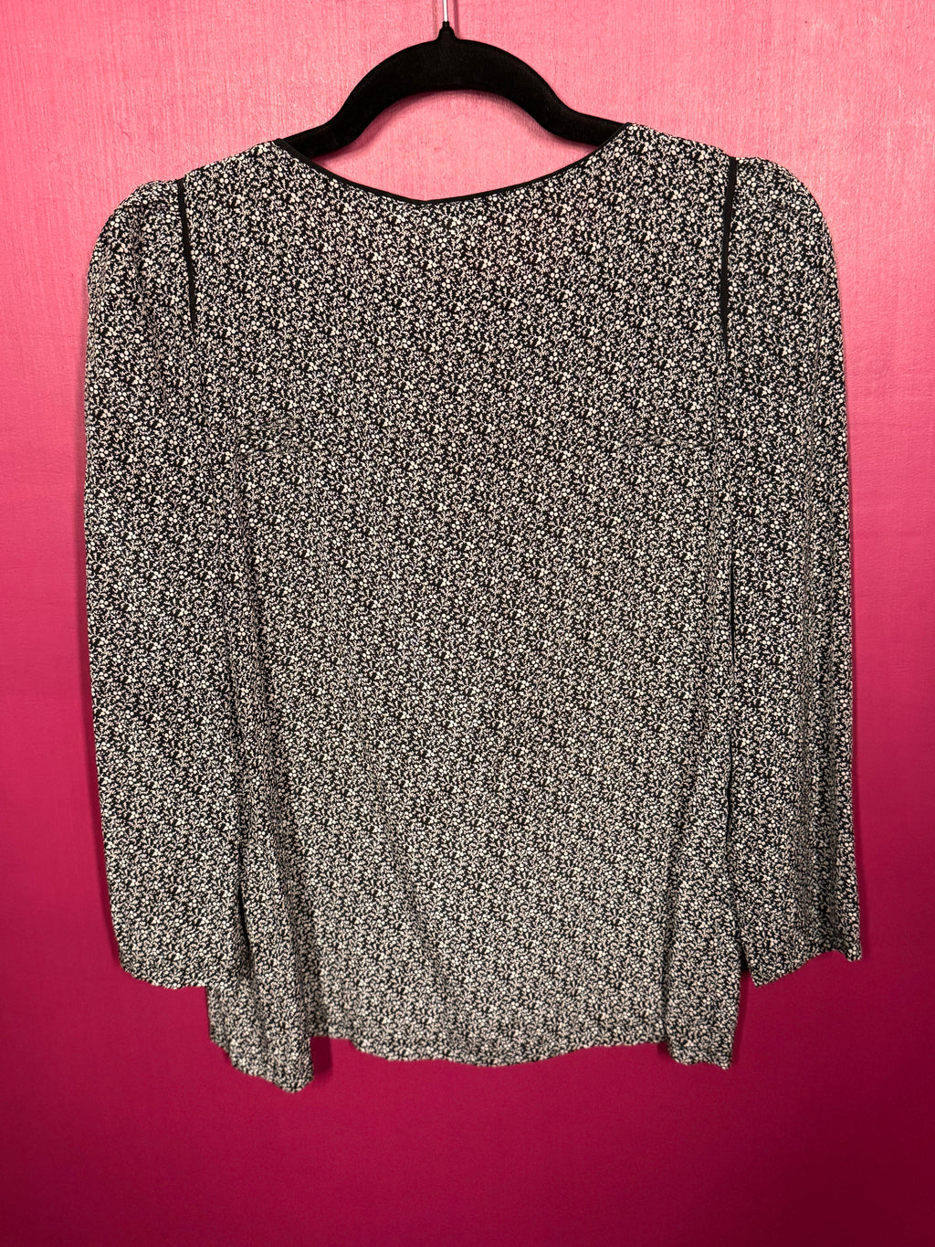 Blouse en soie à motifs noir / blanc