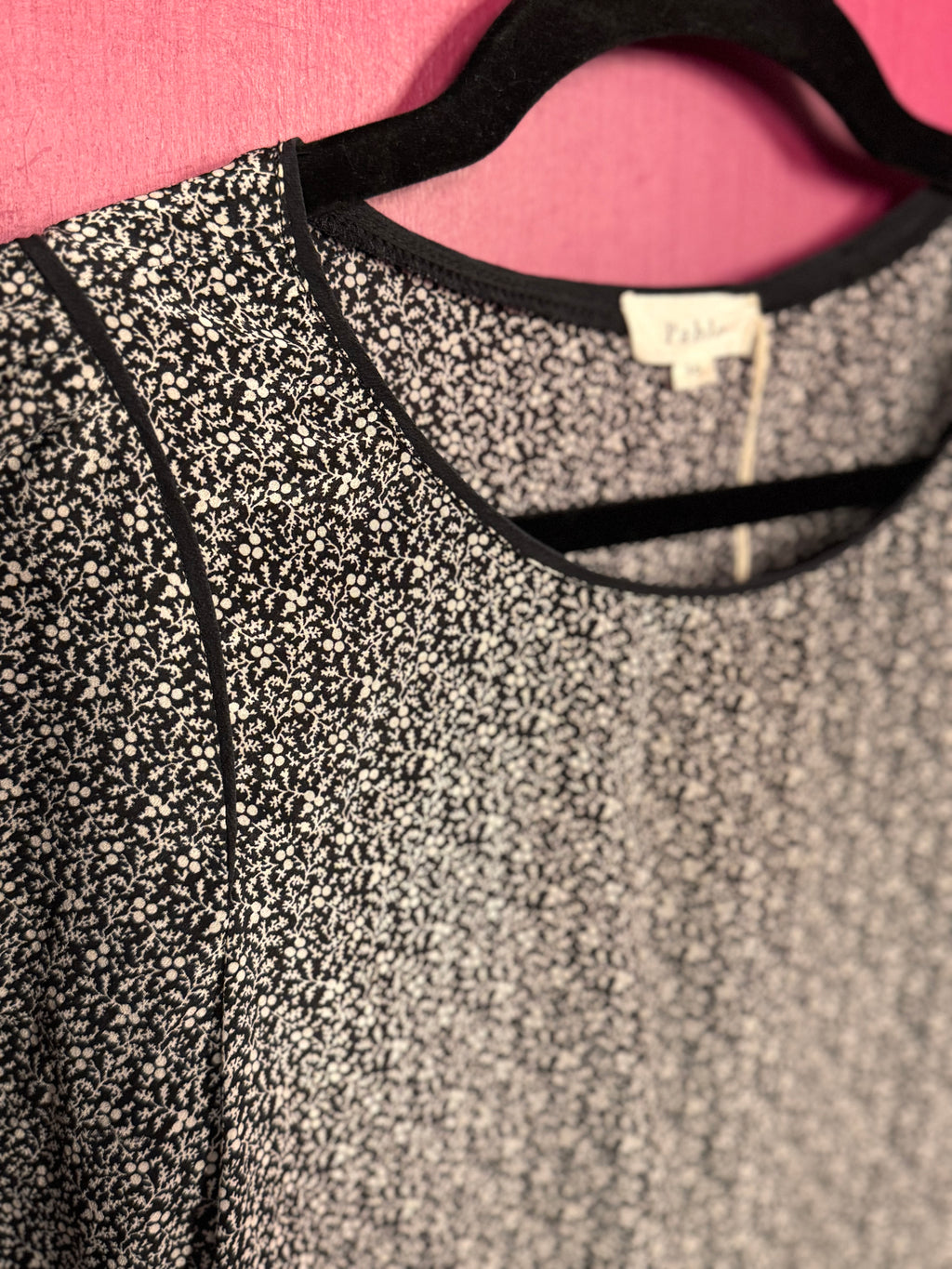 Blouse en soie à motifs noir / blanc