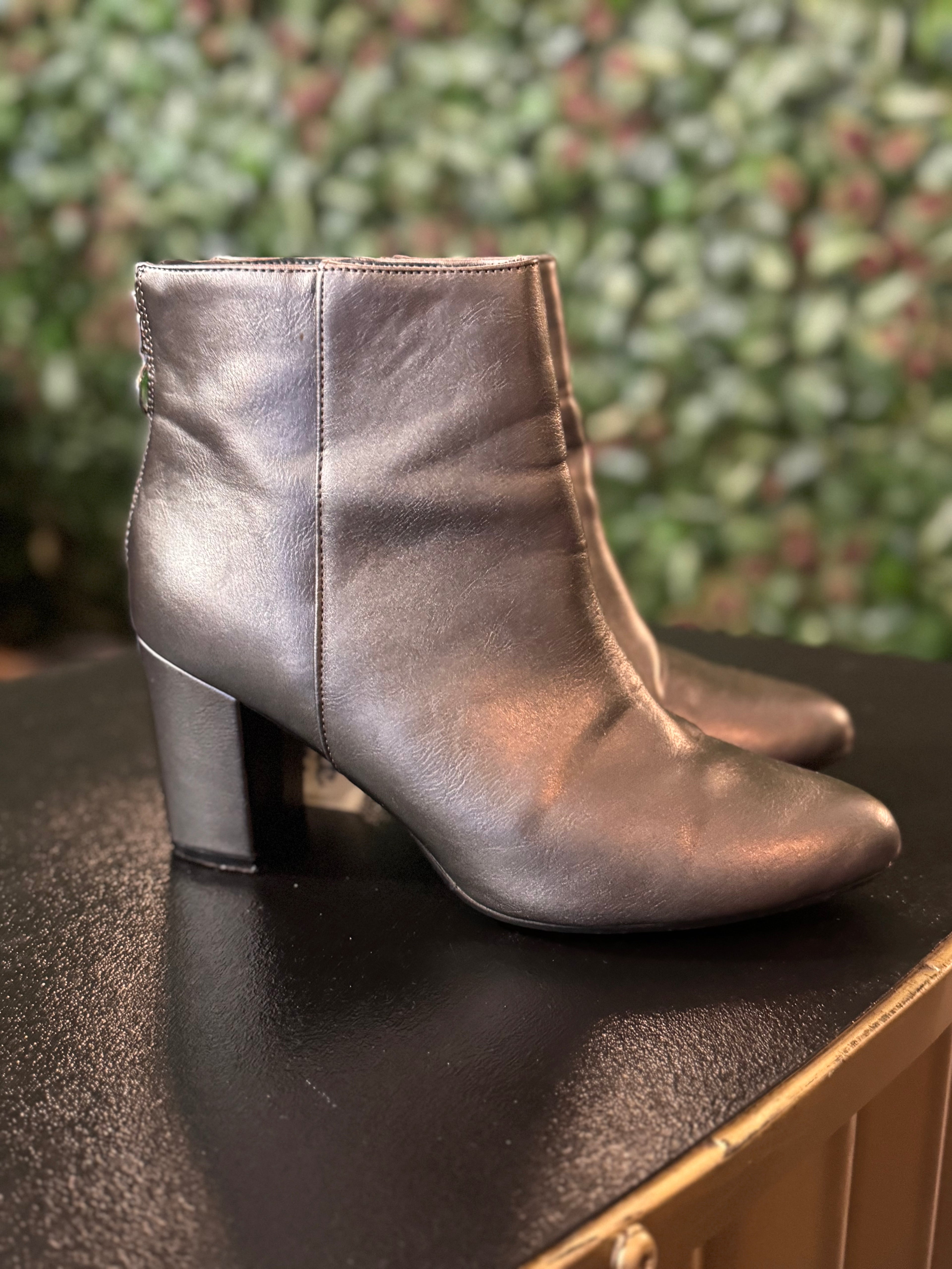 Bottines à talons argentées