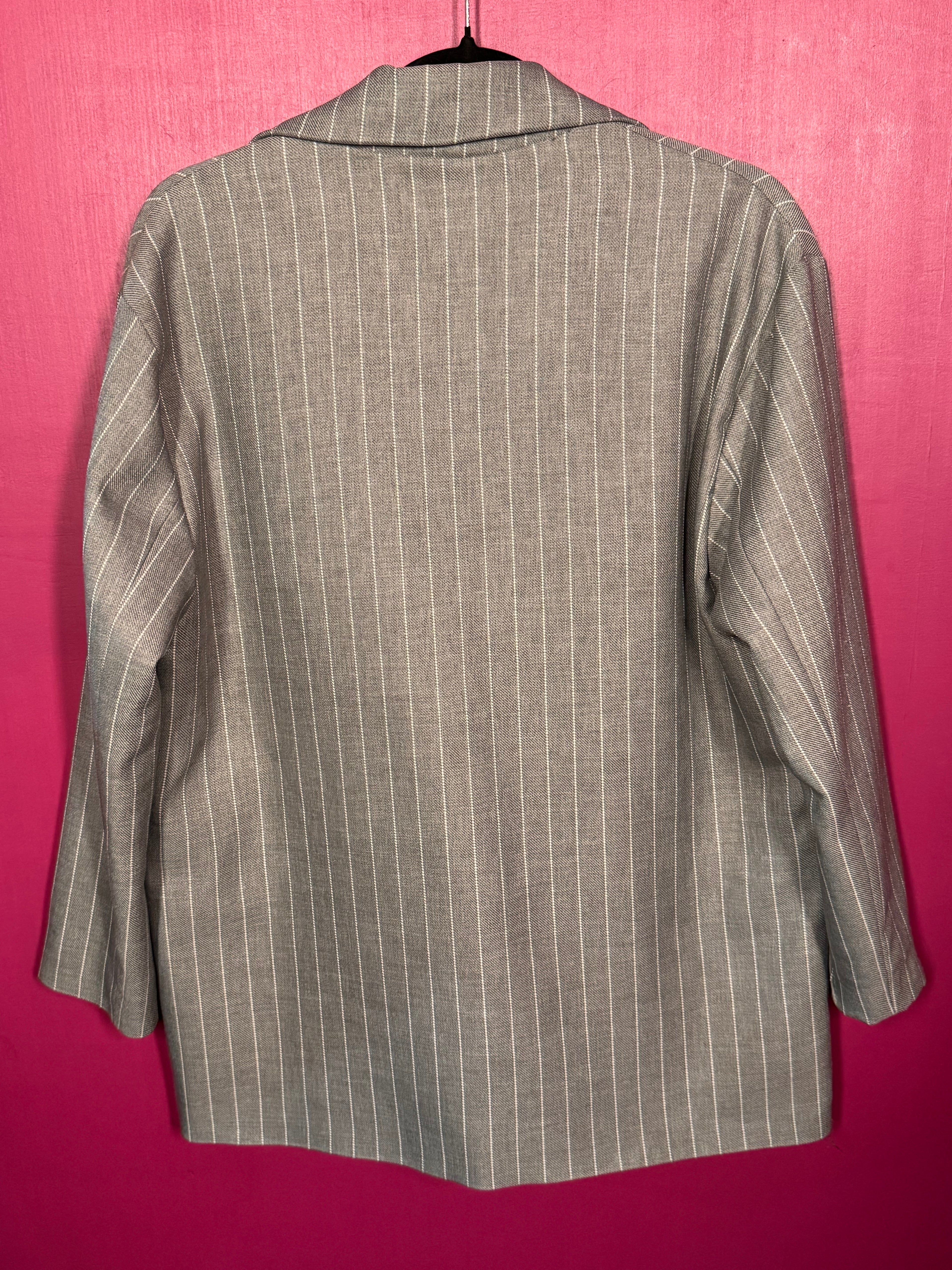 Blazer gris à rayures blanches