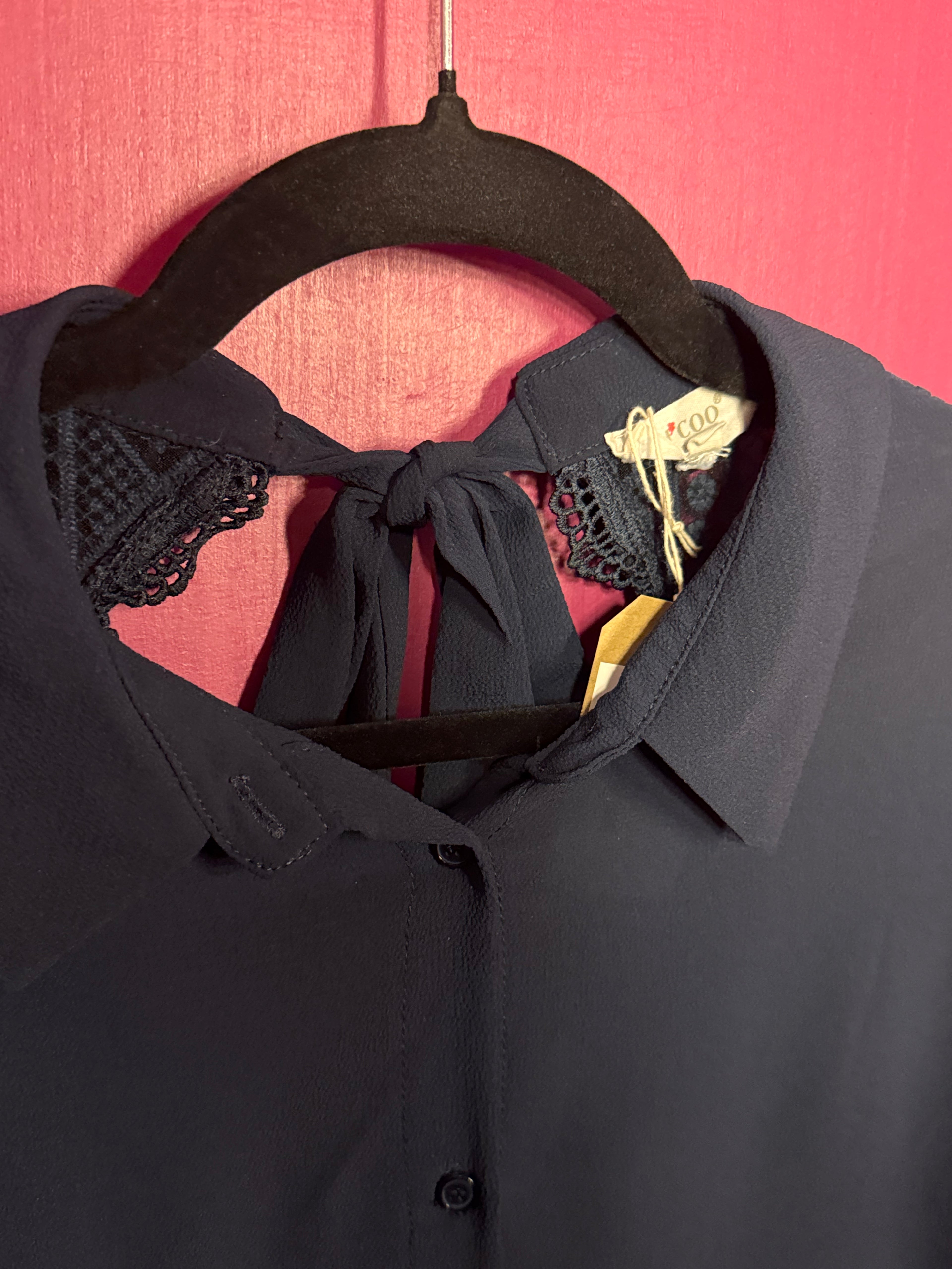 Chemise marine dentelle et noeud