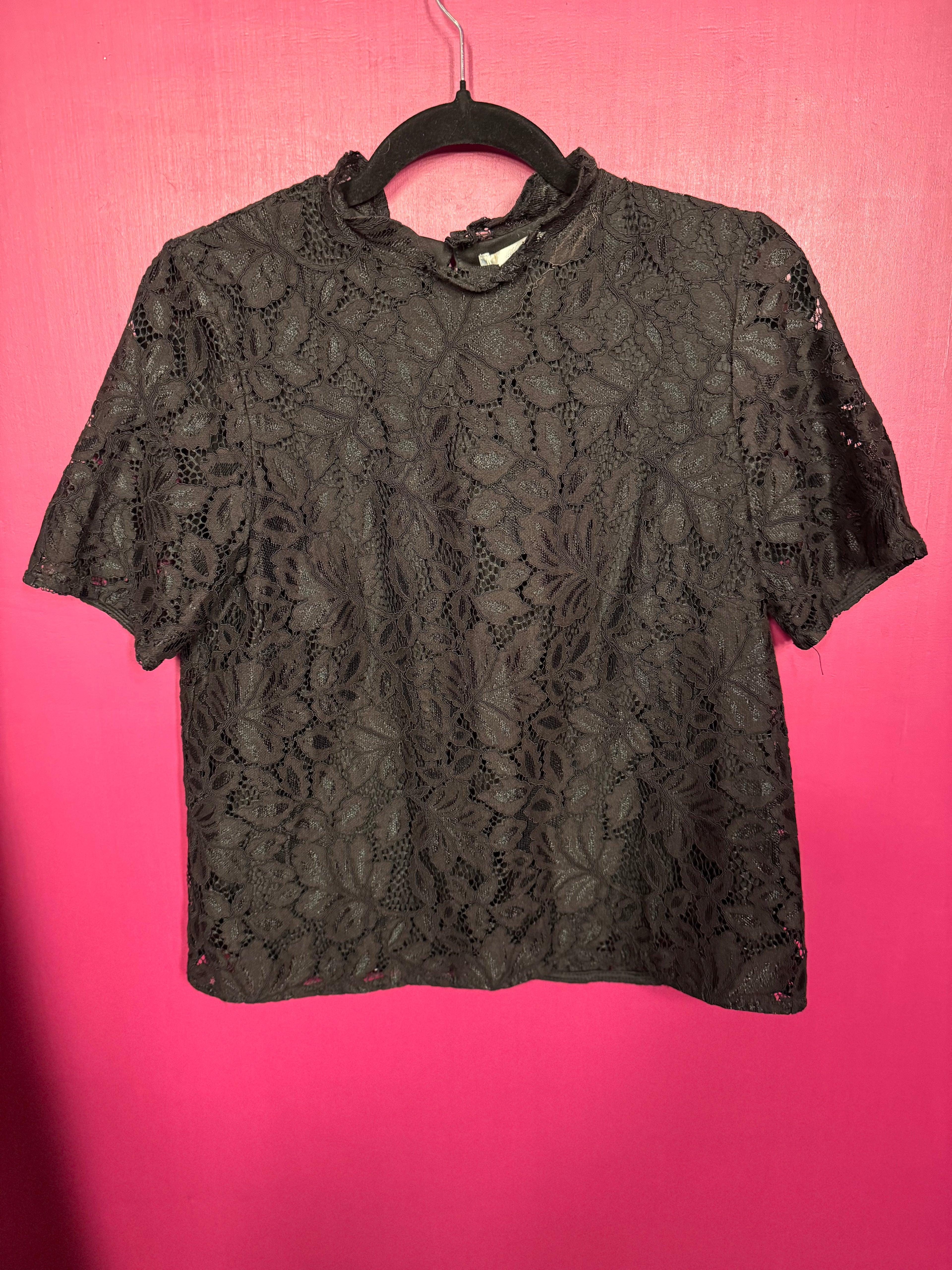 Top à dentelle manches courtes noir