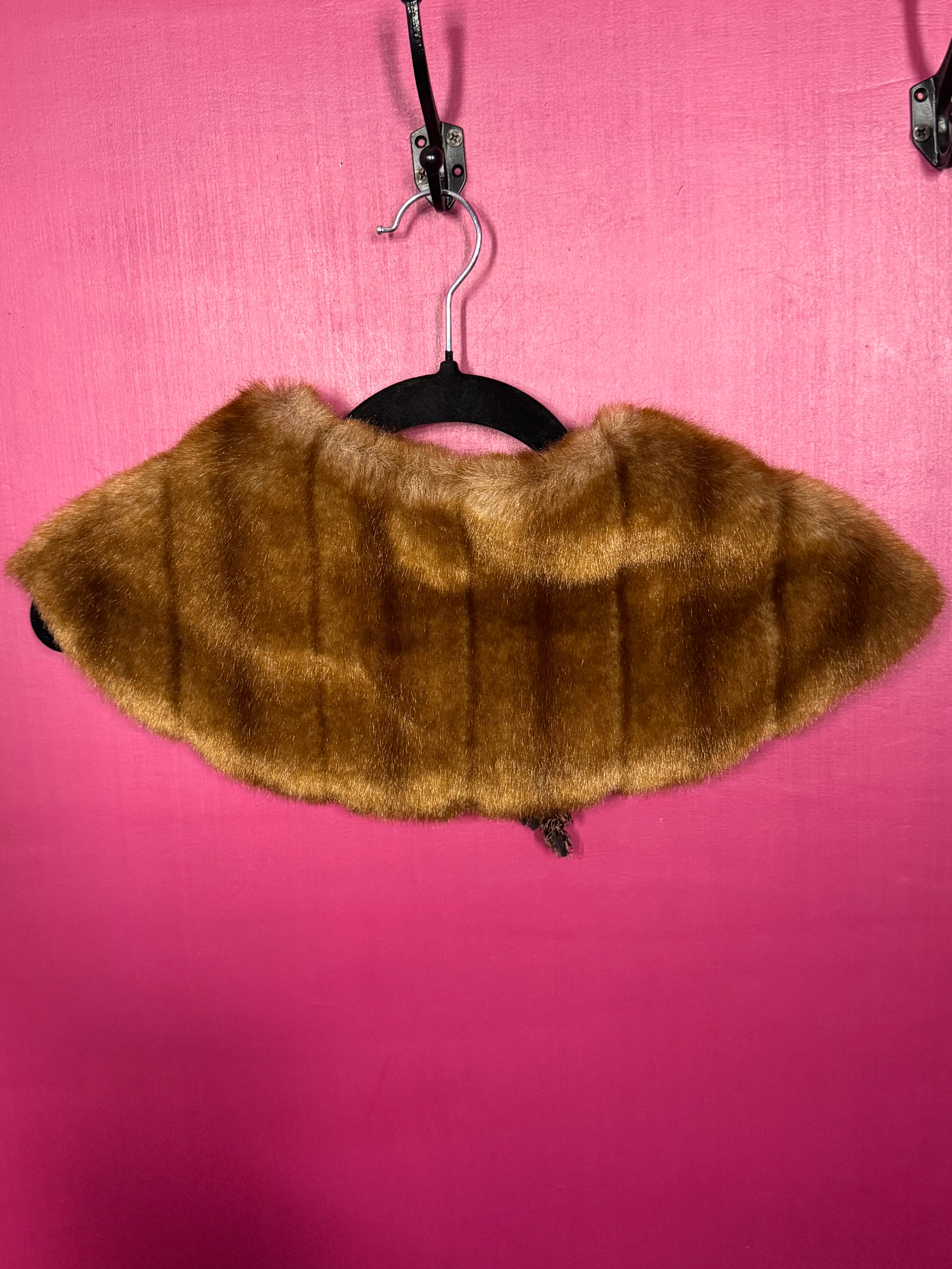 Col marron en fausse fourrure