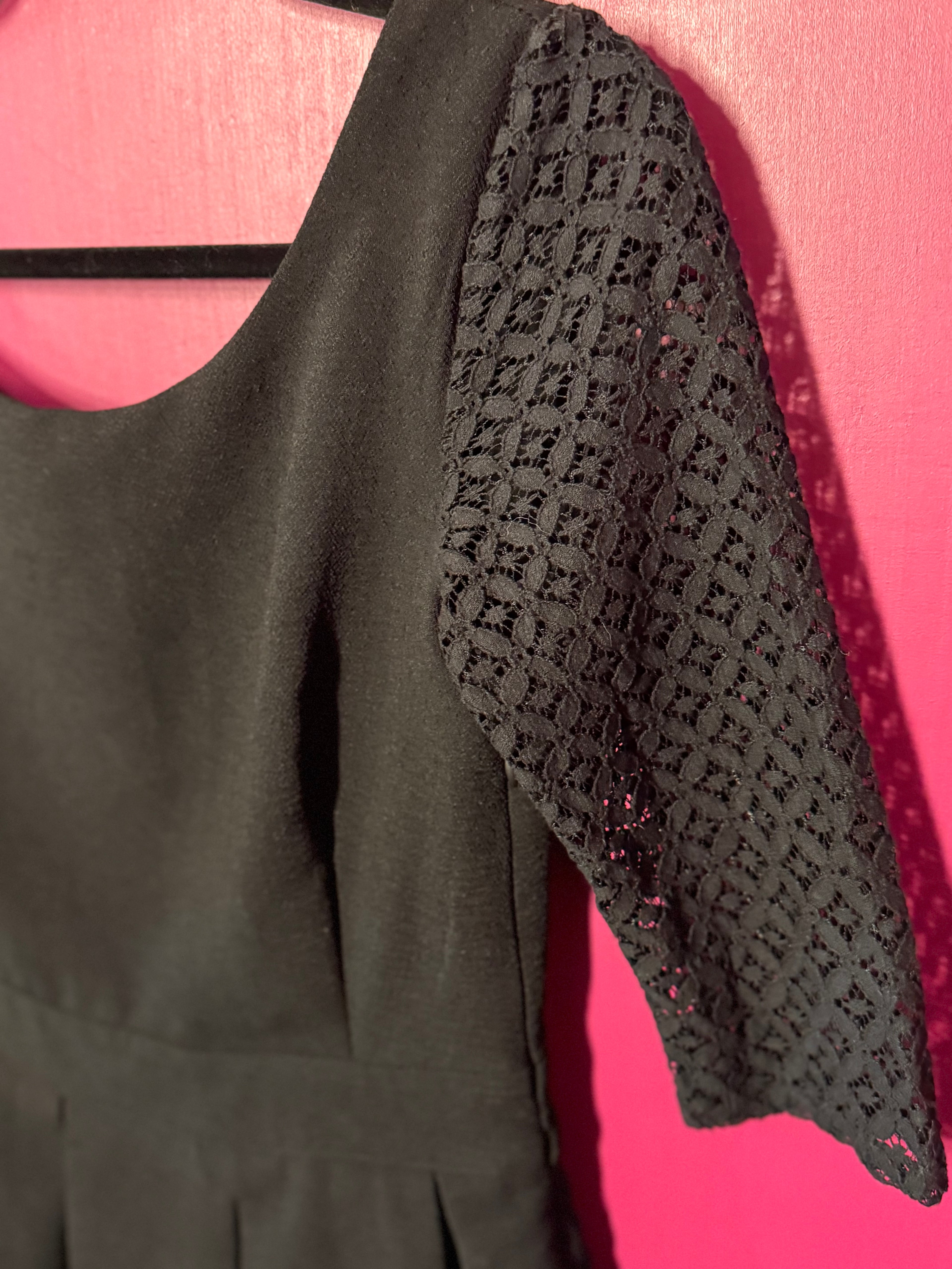Robe avec dentelle noire