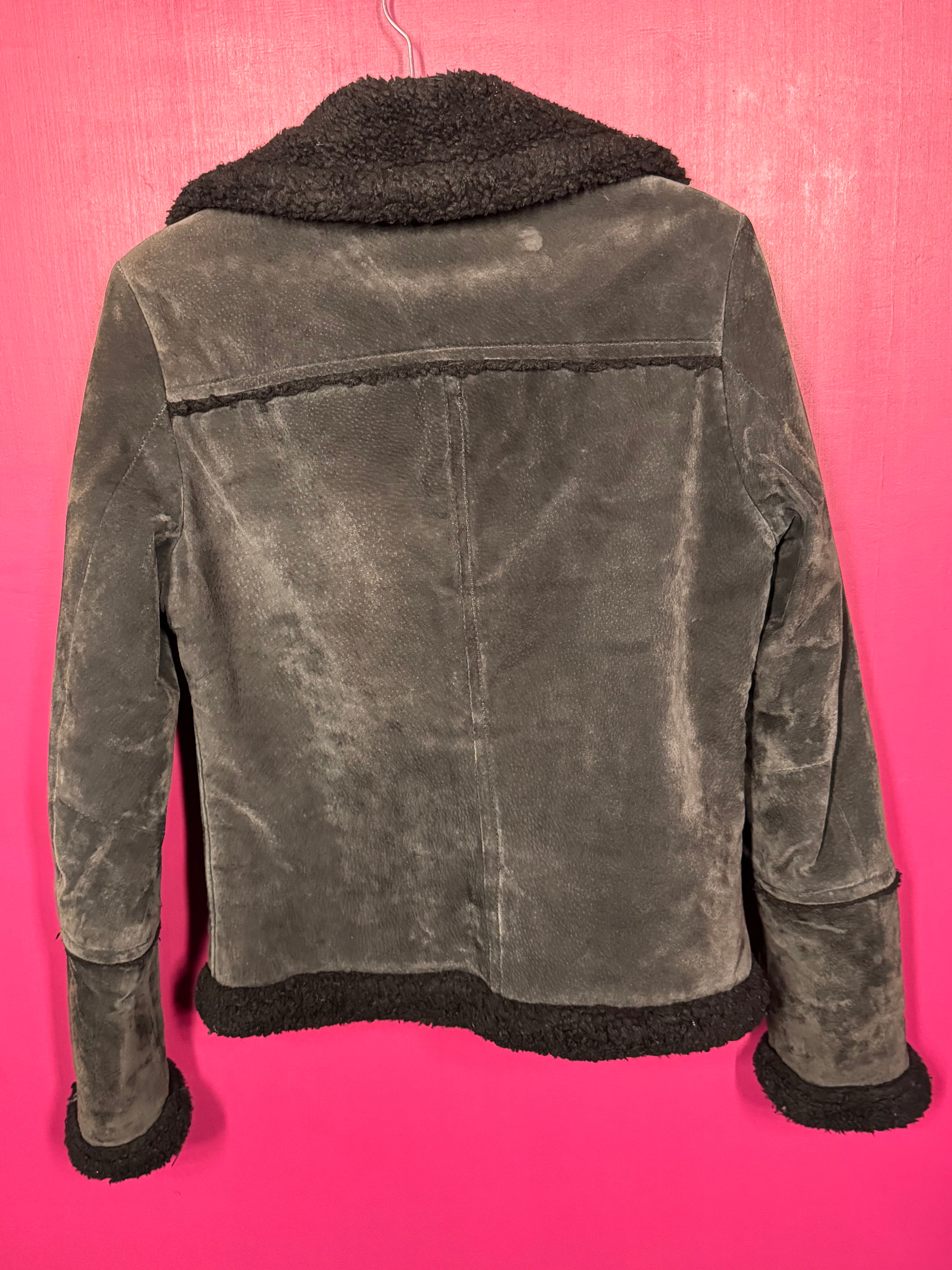 Manteau en daim fausse fourrure noire