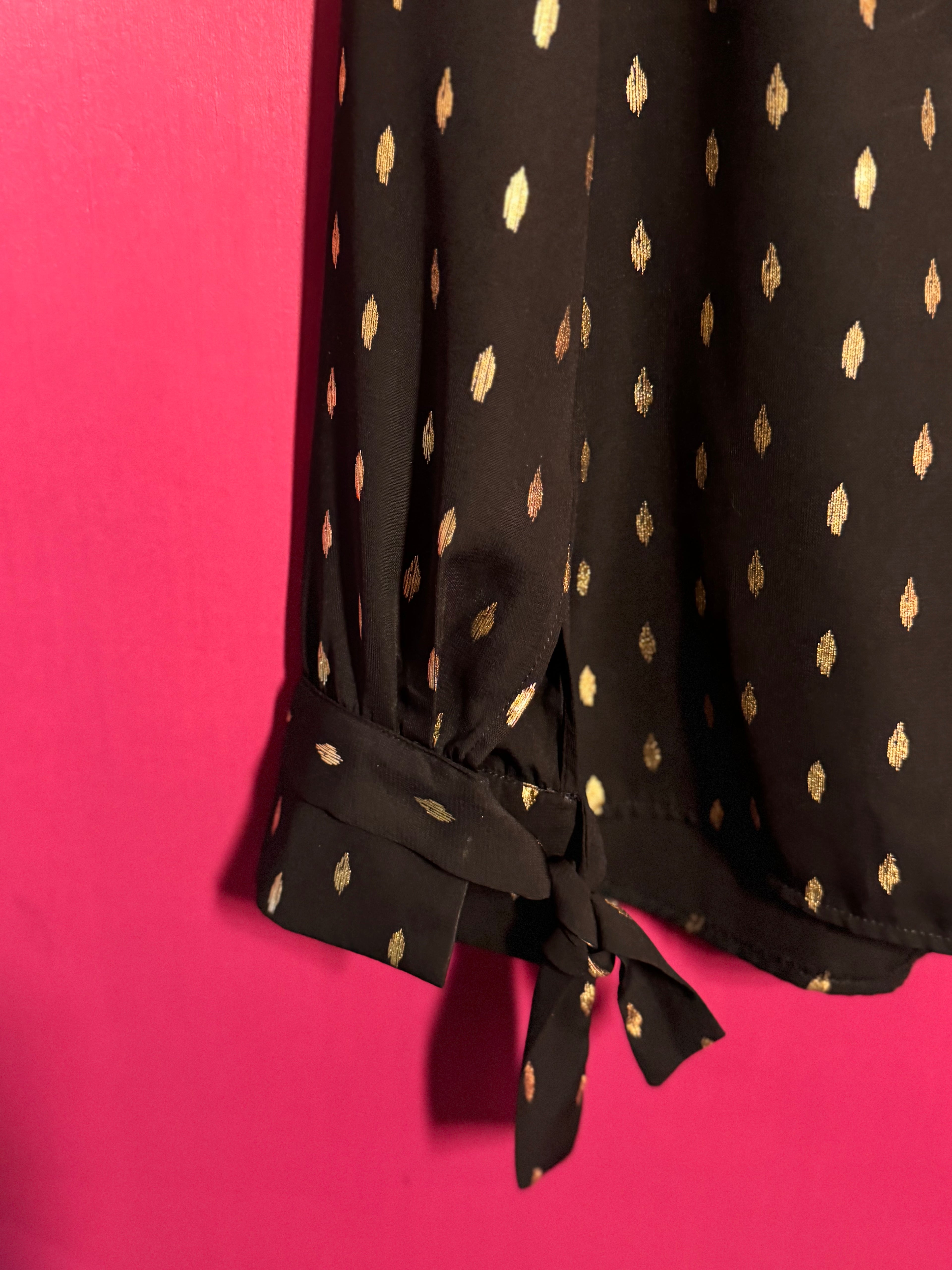 Blouse noire / dorée