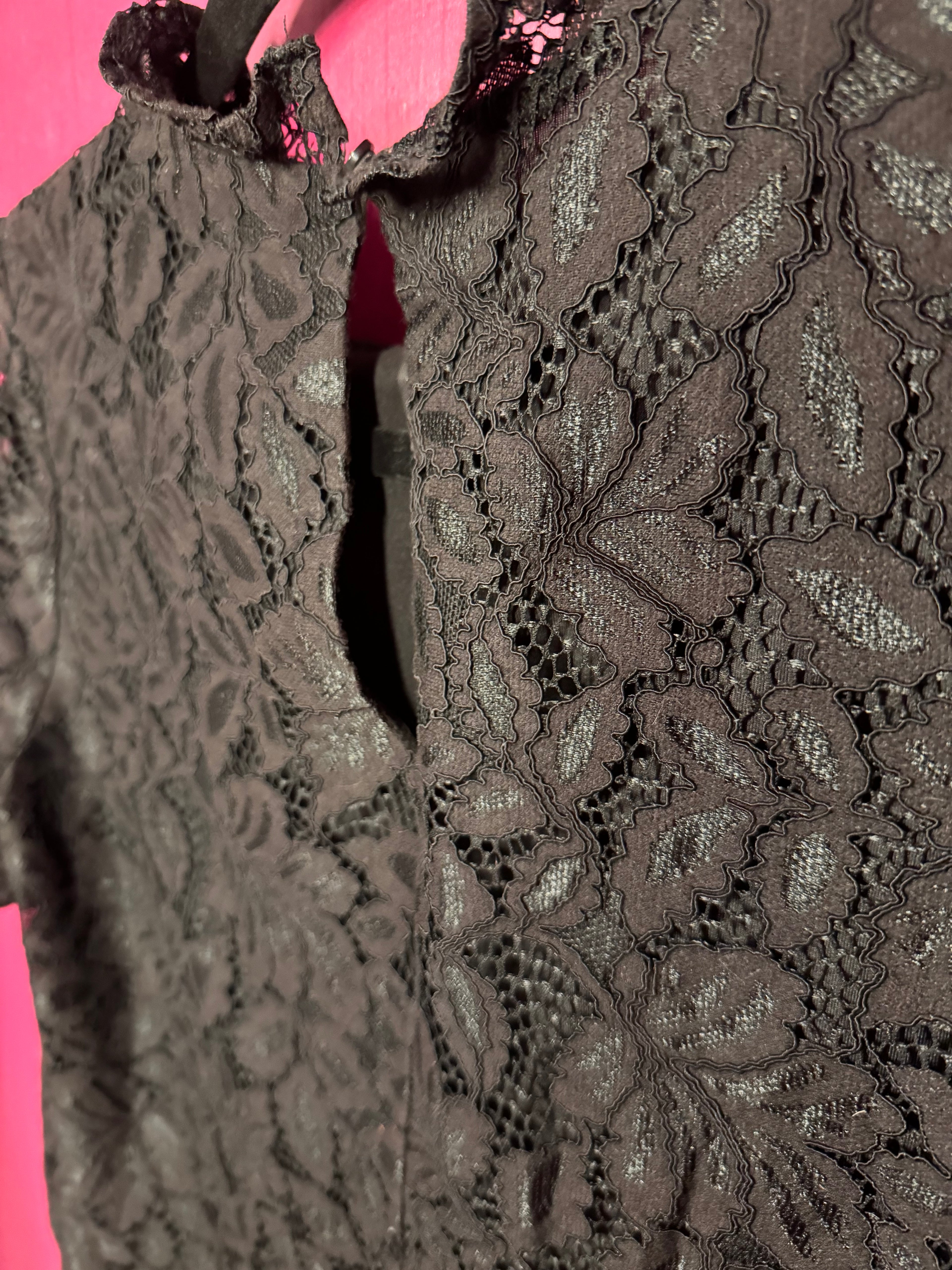 Top à dentelle manches courtes noir