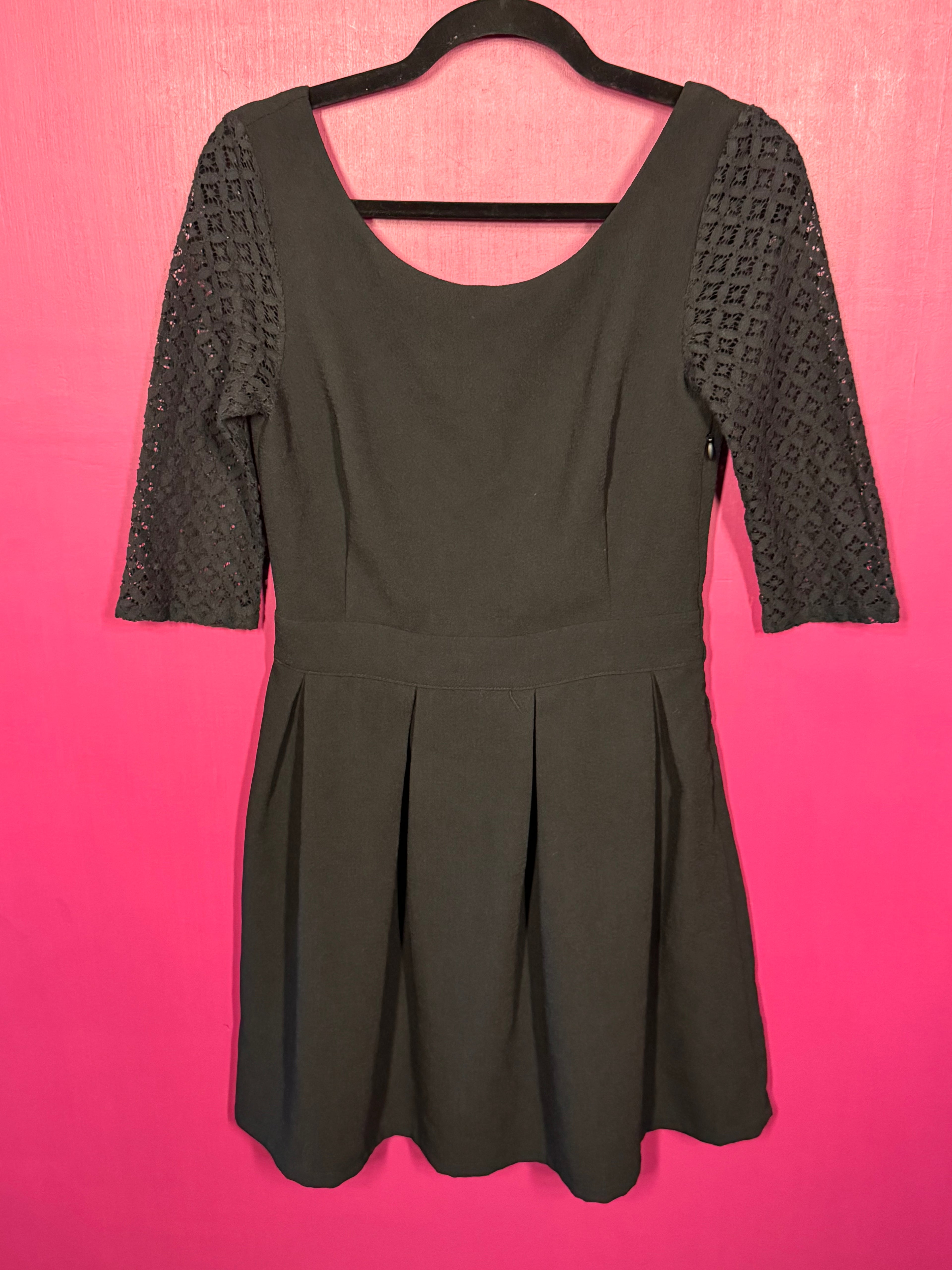 Robe avec dentelle noire