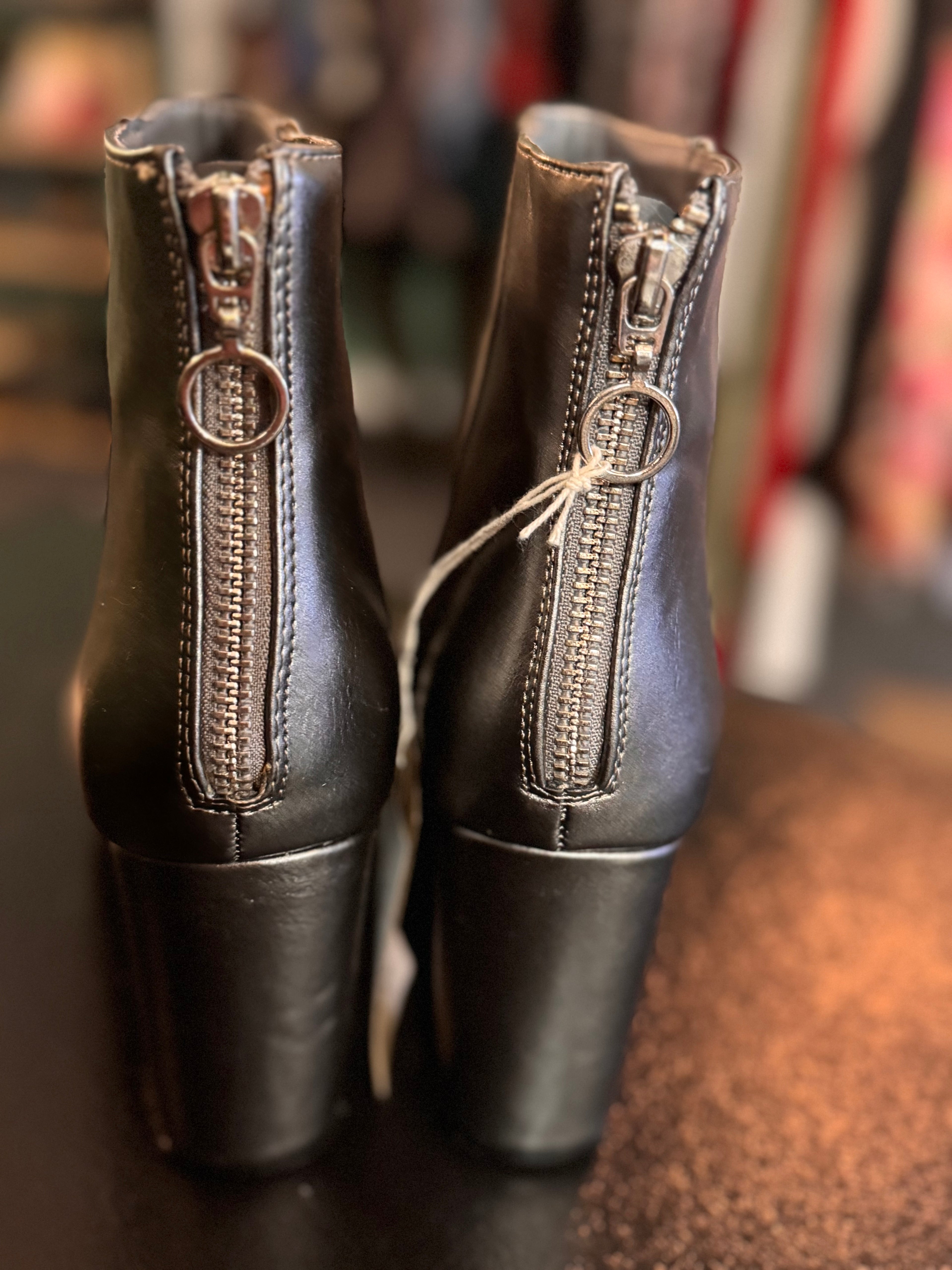 Bottines à talons argentées