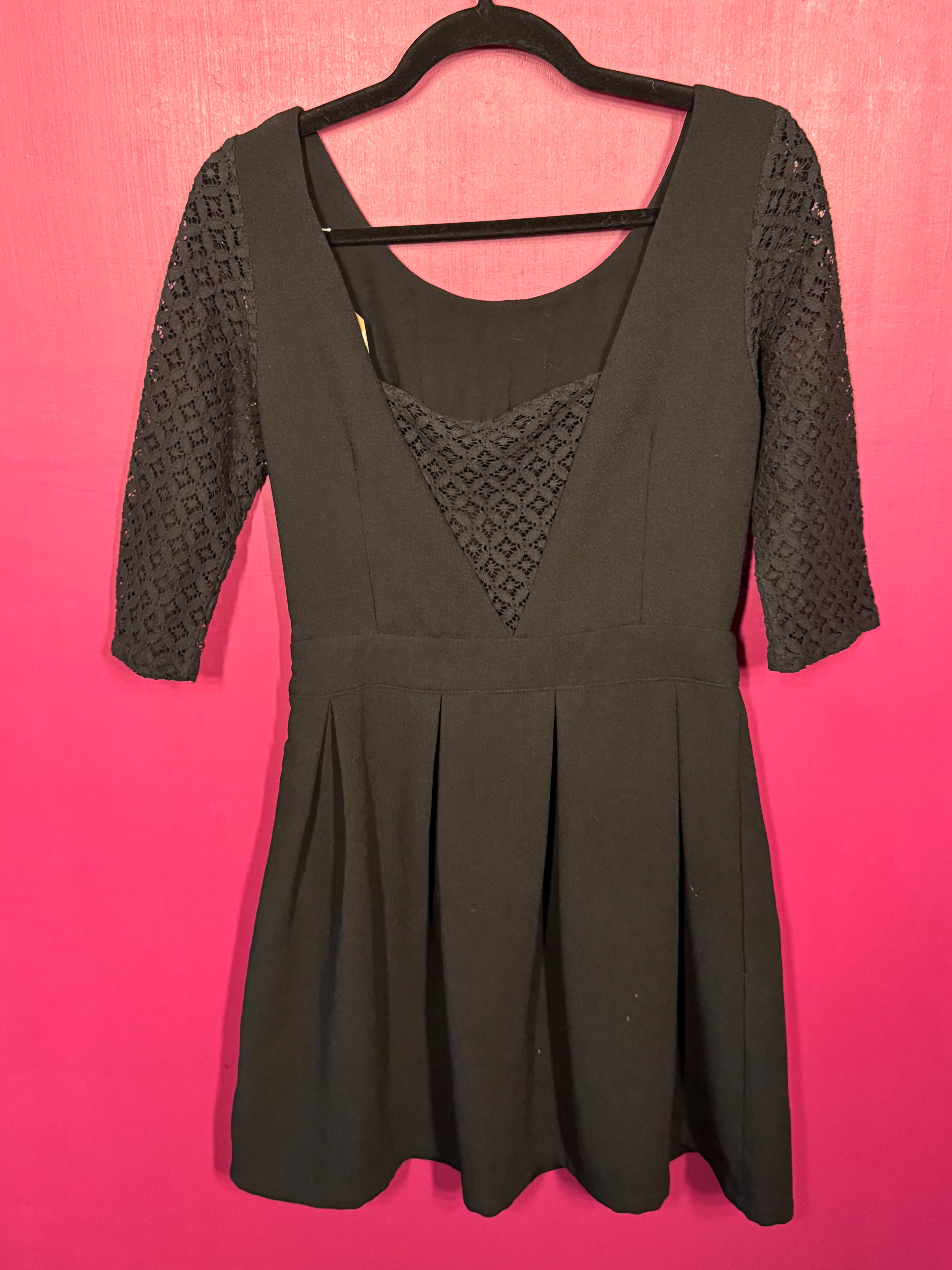 Robe avec dentelle noire