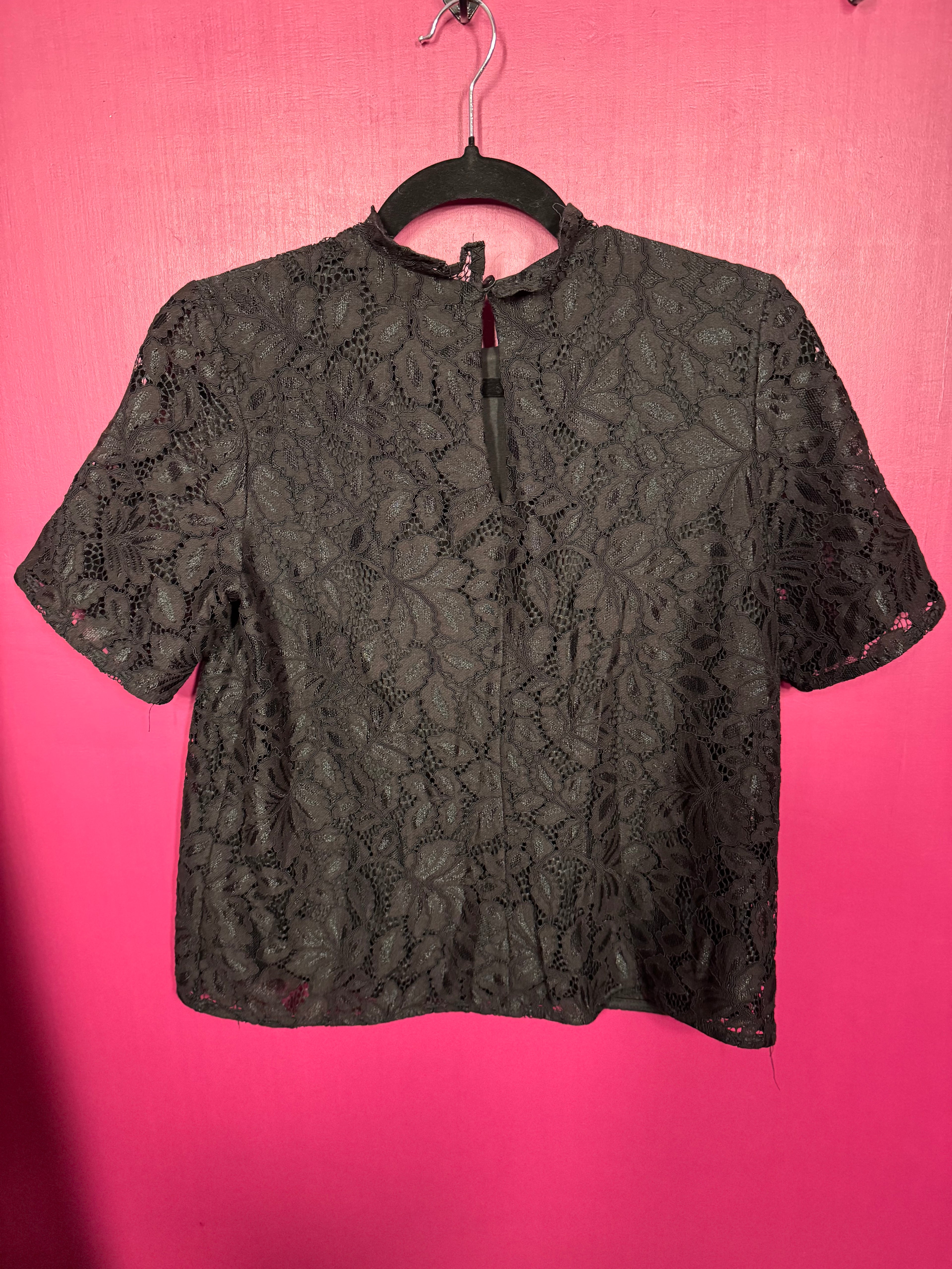 Top à dentelle manches courtes noir