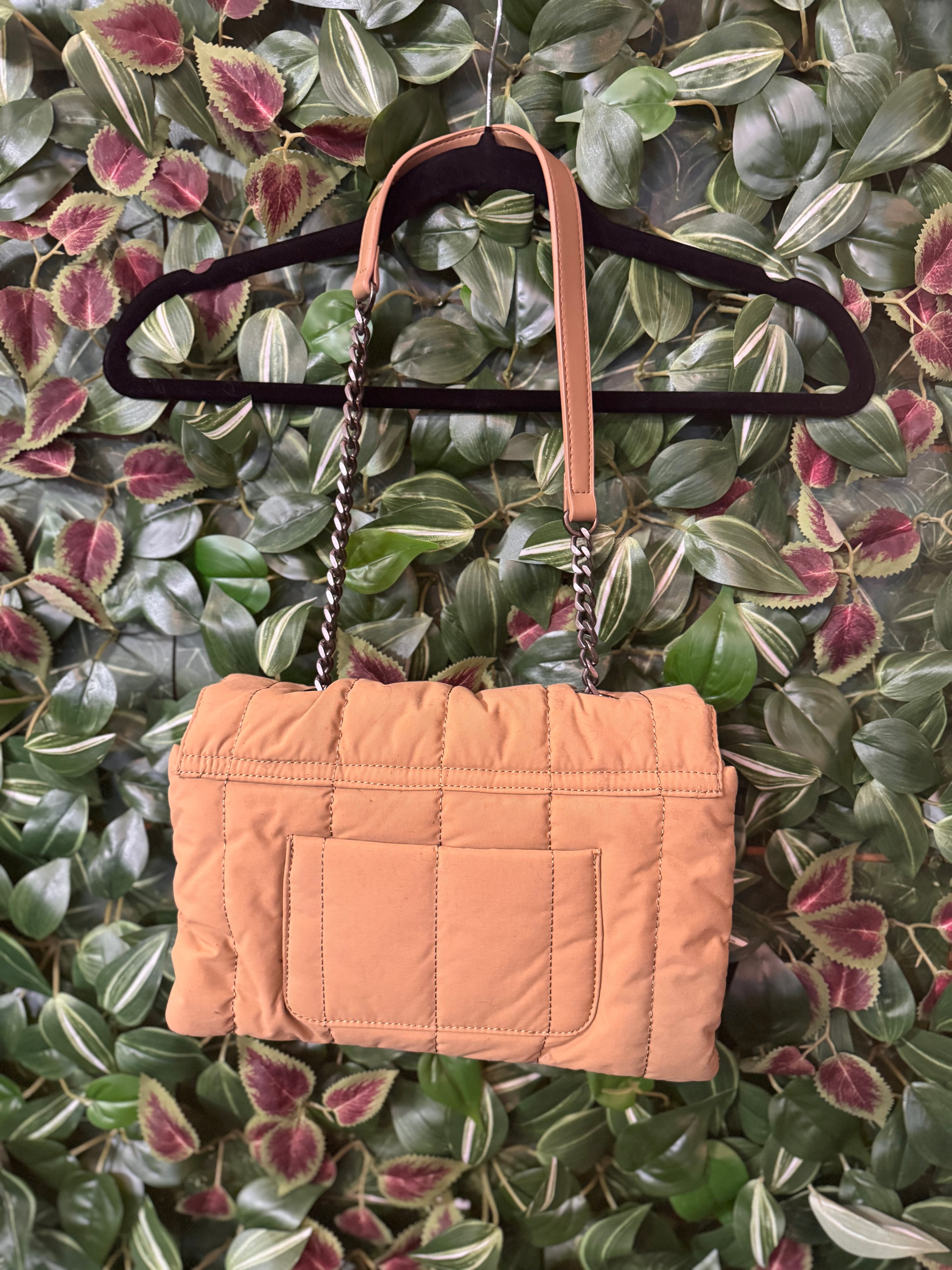 Sac à main matelassé beige