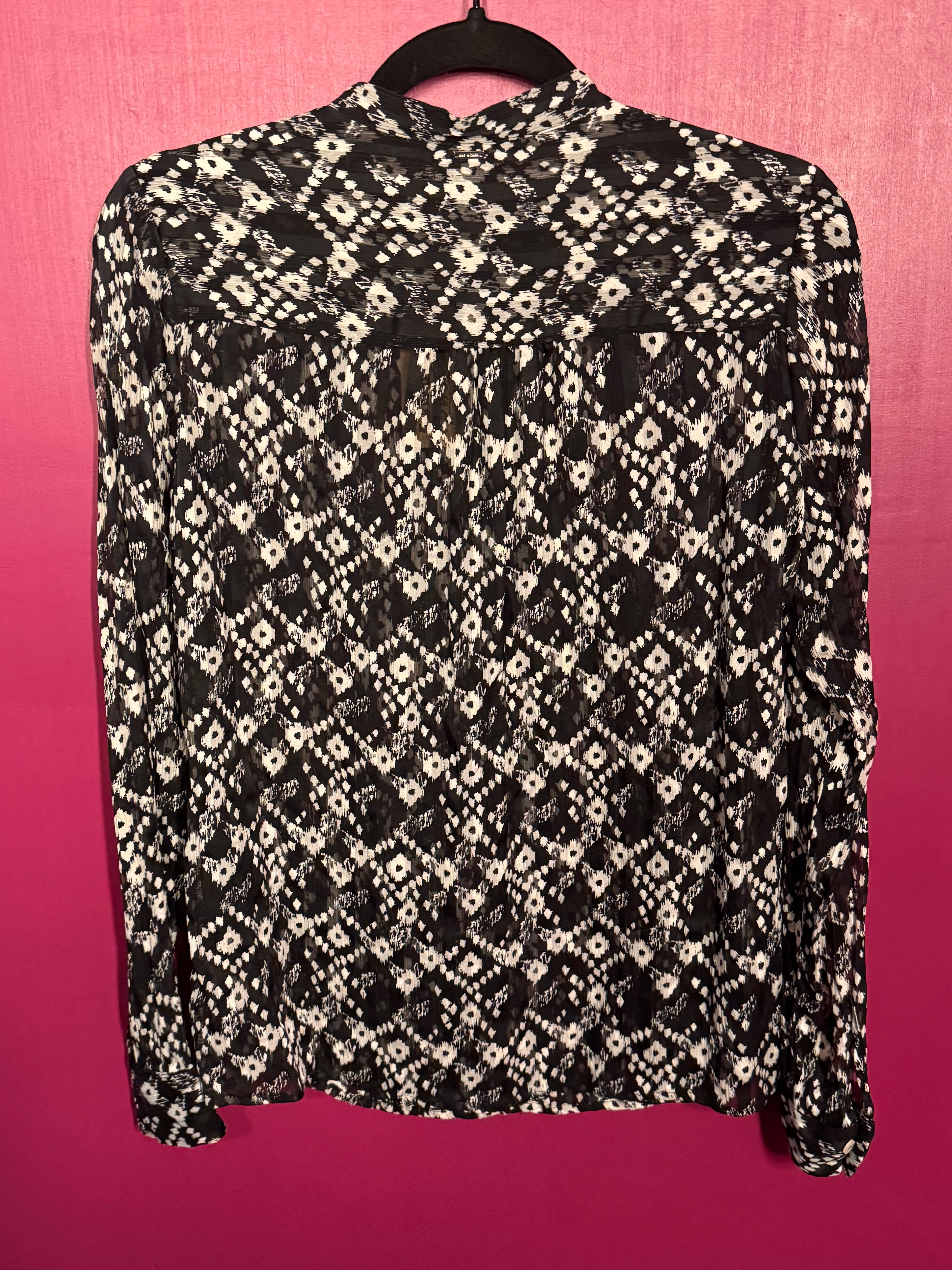 Blouse en soie noir / blanc à motifs