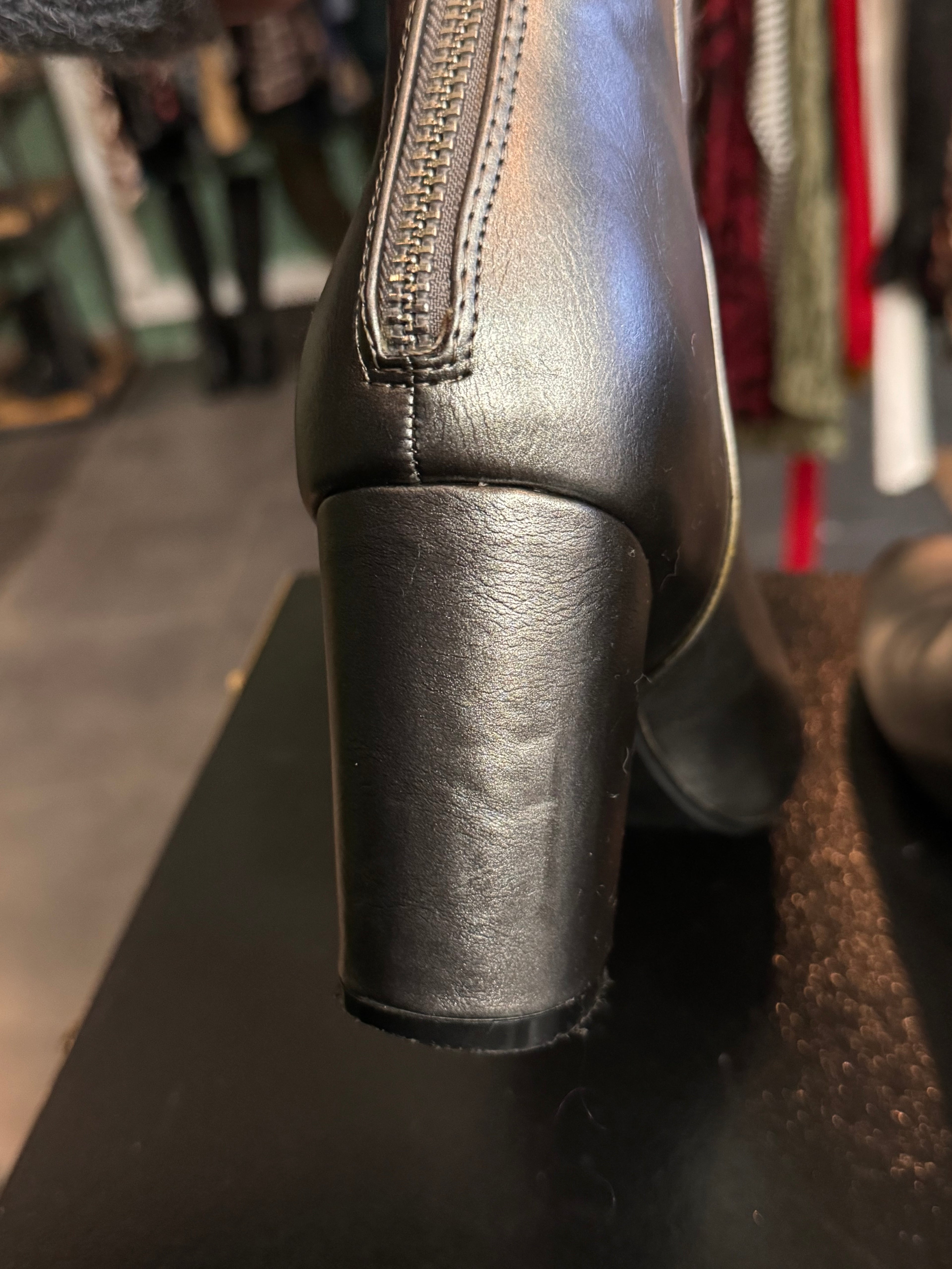 Bottines à talons argentées