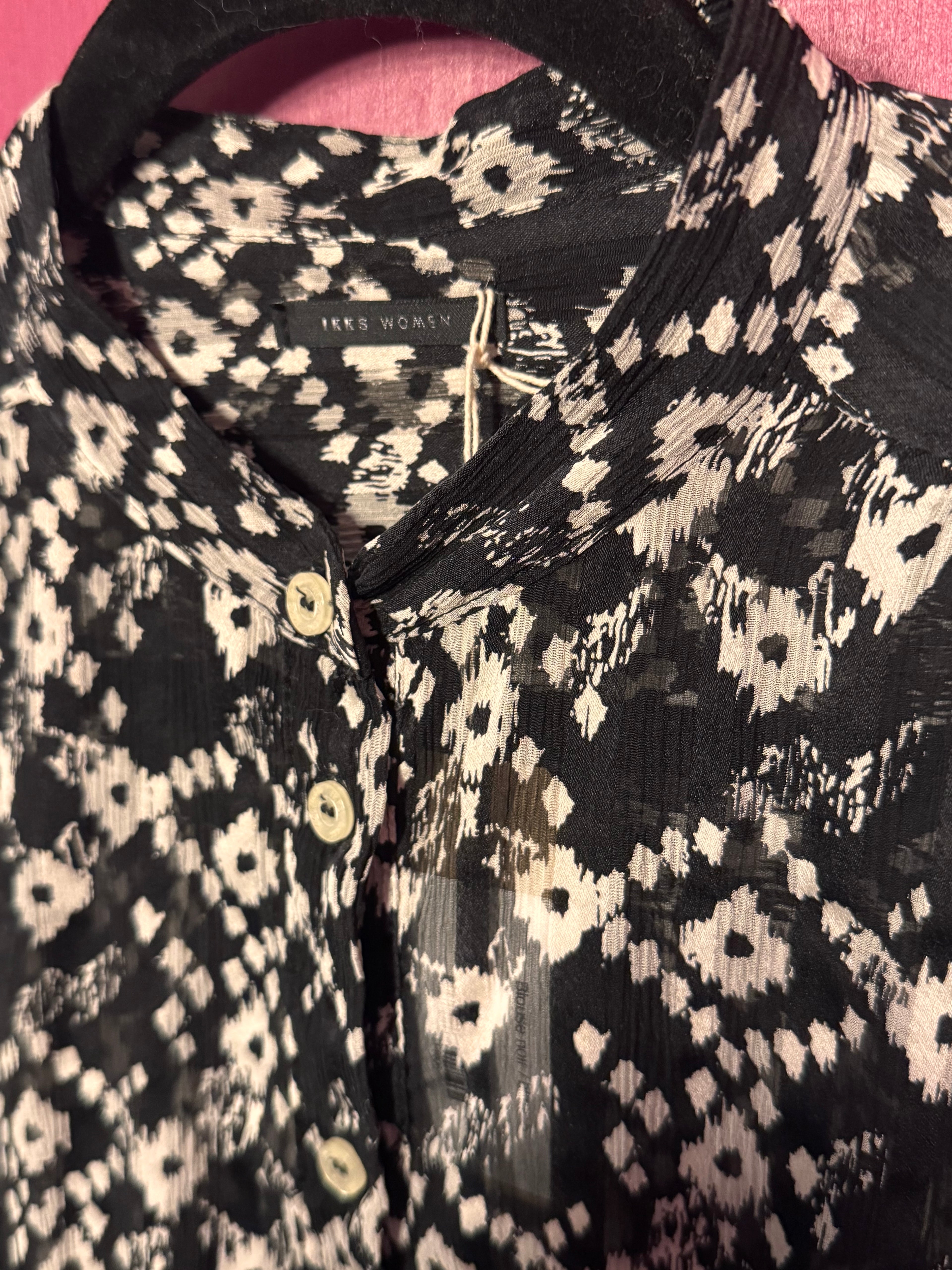 Blouse en soie noir / blanc à motifs