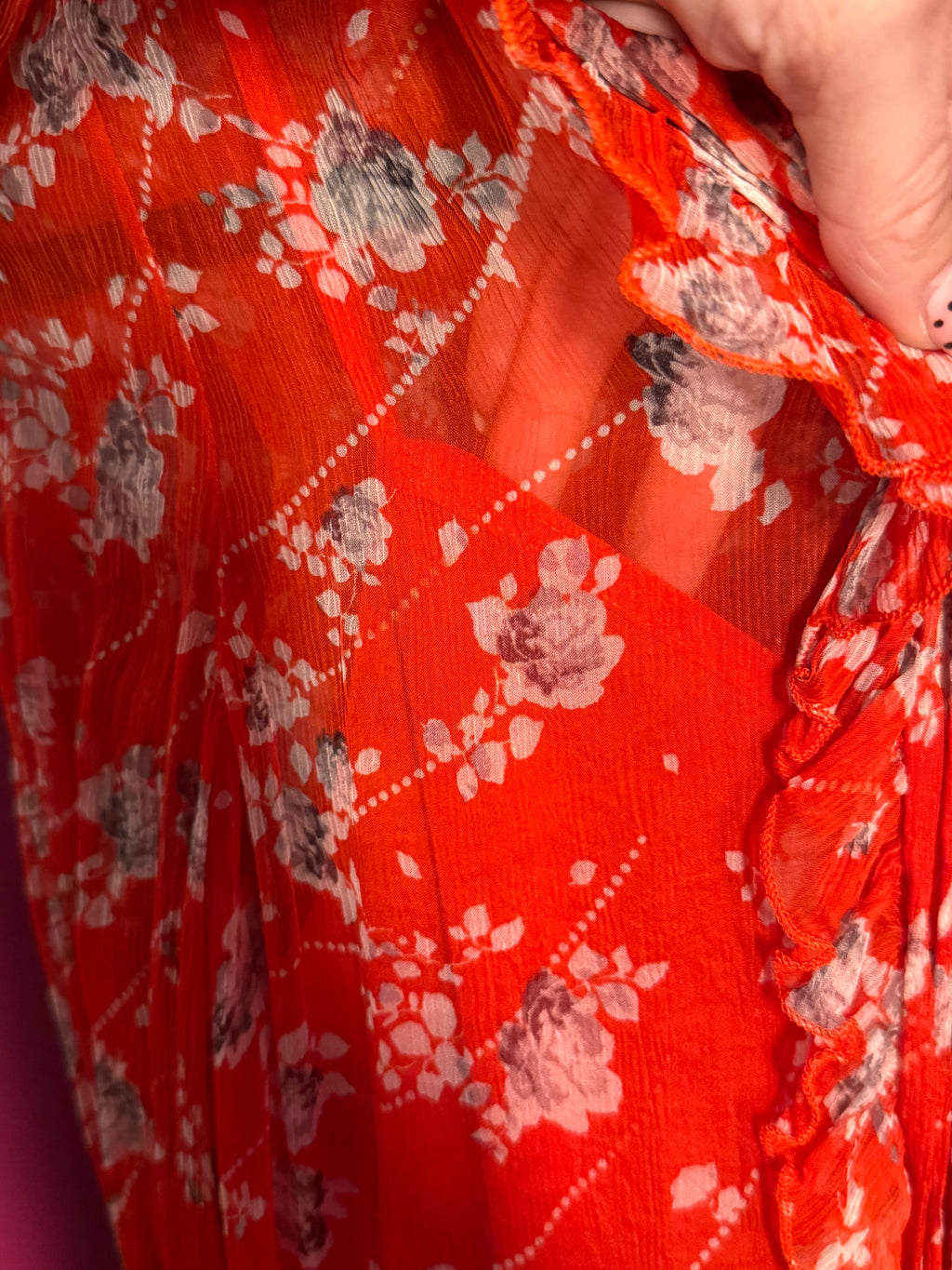 Blouse rouge fleurie en soie