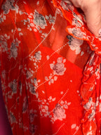 Blouse rouge fleurie en soie